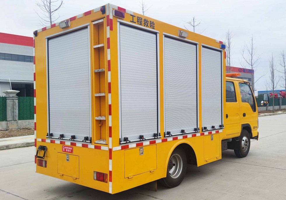 齊東方牌五十鈴雙排救險(xiǎn)車(chē)-1000方排水量